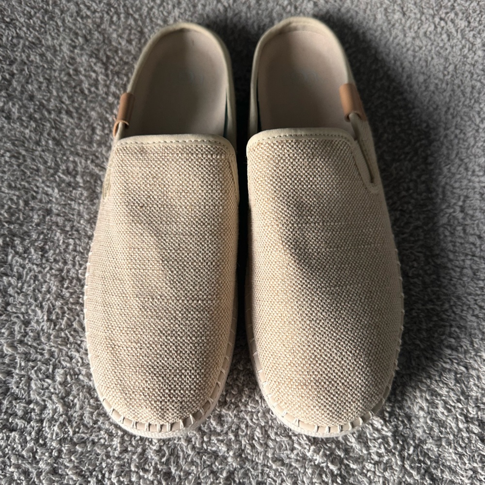 UGG Women’s Delu Sneakers - Picture 3 of 11